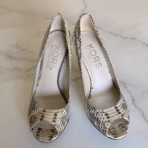 Very good condition size 7